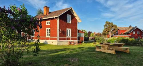 2 bedrooms, 5 beds