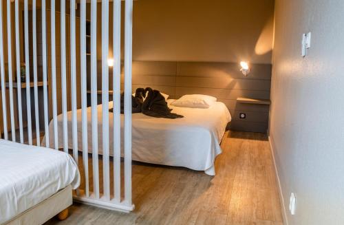 4 twin beds