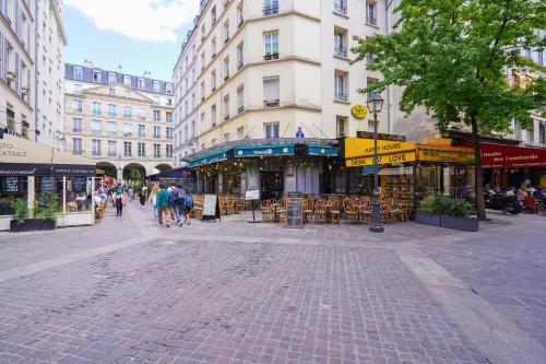 Nearby attraction, T2 Central Paris Louvre, Chatelet Marais in Paris