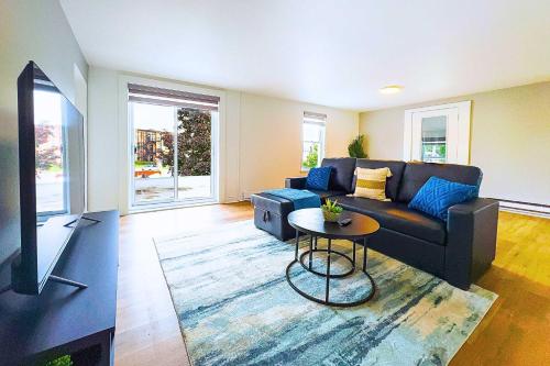 Pet Friendly Home Near Lock 32 & Beach Park