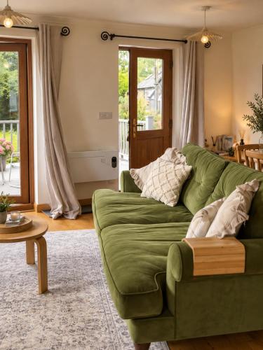 Cysgod y Coed Luxury Riverside Retreats gîte à louer Afon Tryweryn
