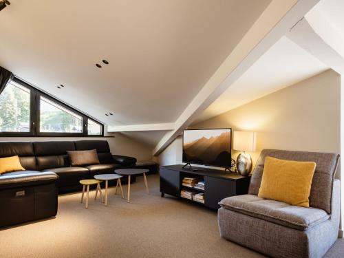 4★, 5 pers, village centre, 125 m pistes, 3 chambres, balcon sud, parking - FR-1-304-296