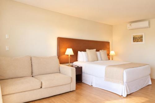 1 queen bed, 1 sofa bed