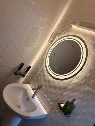 BILLY HOMEs - image 3