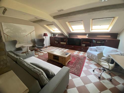 Nušićeva Rooftop Terrace, 2BR, Belgrade Center, Up to 6 Guests