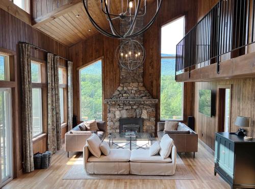 . Spectacular Views, Private River Access Home