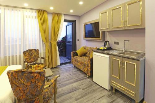 Santa Rio Taxim Room Type - Triple Room with Terrace