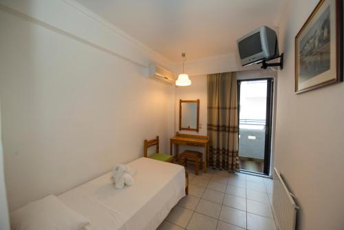 Single Room with Garden View image 4