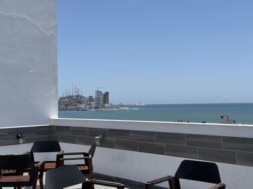 Con Alberca y Jacuzzi a unas Calles del Malecon - image 4