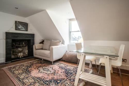 Cosy Studio Apartment - Embrace Edinburghs Charm - Pass the Keys, Edinburgh
