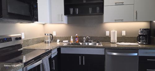 1-Bedroom Apartment near ALX Airport and the Ocean