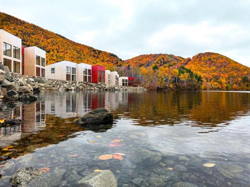 . Cormorant Rock 3-Bedroom Oceanfront Chalet