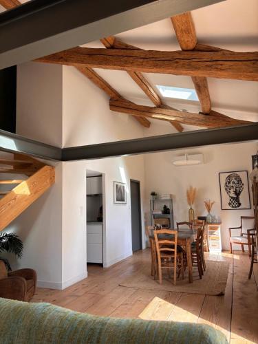 Appartement dans un mas provençal rénové (Appartement dans un mas provencal renove) in Saint Hilaire D'Ozilhan
