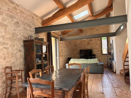 Appartement dans un mas provençal rénové (Appartement dans un mas provencal renove) in Saint Hilaire D'Ozilhan