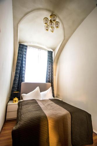 4BDR Historical Spirit Apt by Ruterra, Прага (фото 8)