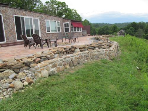 ระเบียง/ชานเรือน, 13 Hills Bed & Breakfast in แบตเทิลโบโร (VT)