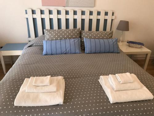 Triple Room with Balcony image 7