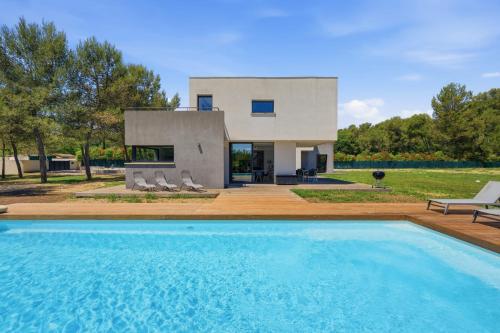 Villa Stark Piscine privée Salle de Sport FlippersArcadeBabyfoot - Location saisonnière - Saint-Gély-du-Fesc