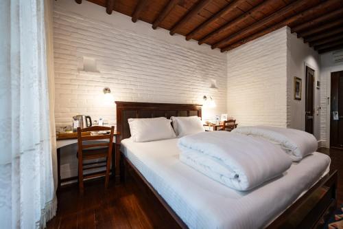 El Vino Hotel & Suites Room Type - Economy Double Room