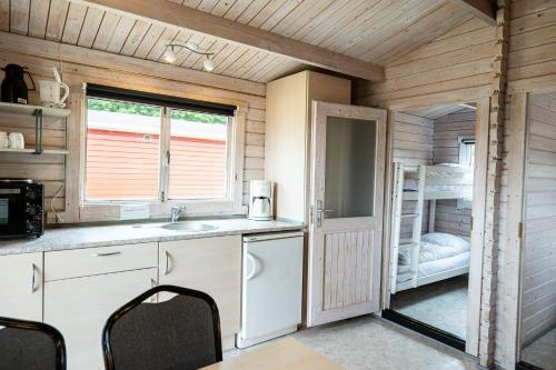 2 bedrooms, 3 beds