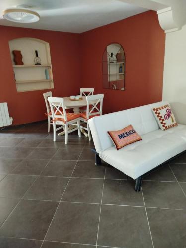 Charming one-bedroom apartment, quiet, in Fréjus, near Estérel and beaches