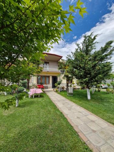 Alex's Guest House in Zemo Alvani