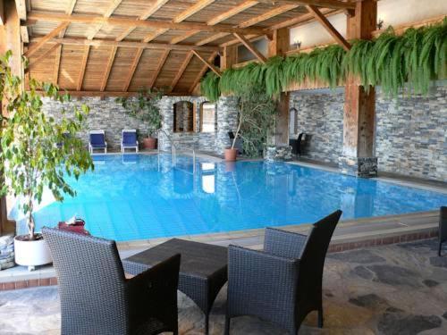 Apartment 24 Hotel Etrier pool & spa in 克萊恩蒙塔納