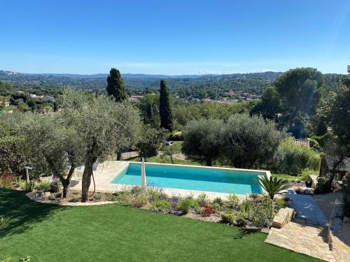 Exklusive Villa mit privatem Pool und Panoramablick
