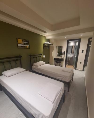 2 twin beds