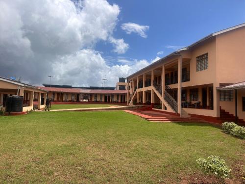 Фасада на хотела, Deaf Centre Kwale in Shimba Hills National Reserve