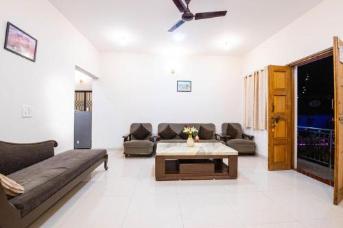 Glimmer Inn Goa - image 2