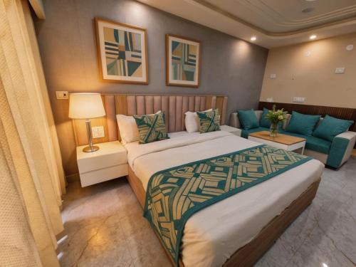 Hotel Premium Sadhana Near Char Dham Mandir Most Luxury Rooms With Balcony !!! Best Place For Stay In Vrindavan