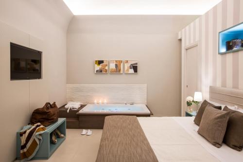 Villa Gervasio Rooms Room Type - Deluxe Suite with Spa Bath