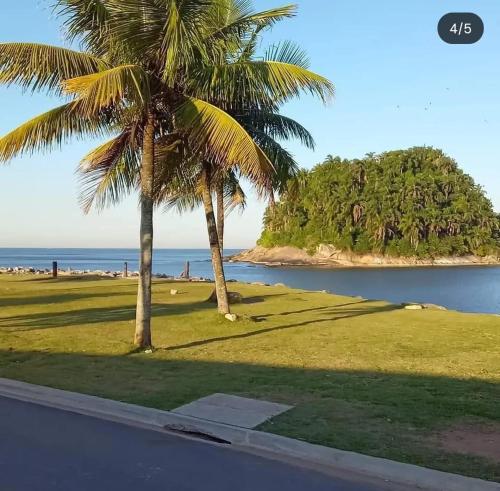 Apto completo em São Vicente ideal para família e trabalho 2 quadras da praia
