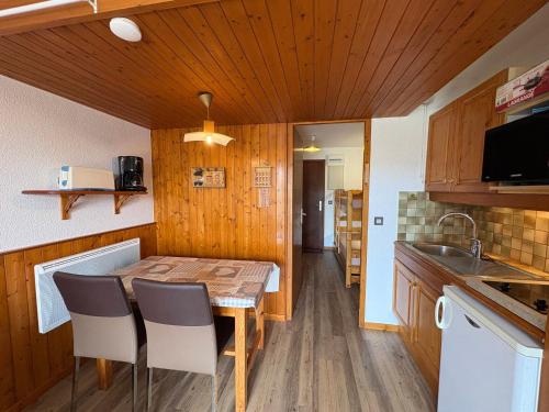 Studio cabine 4 pers, vue sud Les Saisies - FR-1-293-172
