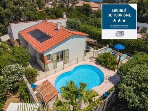 Villa Les Calanques by Sur la mer