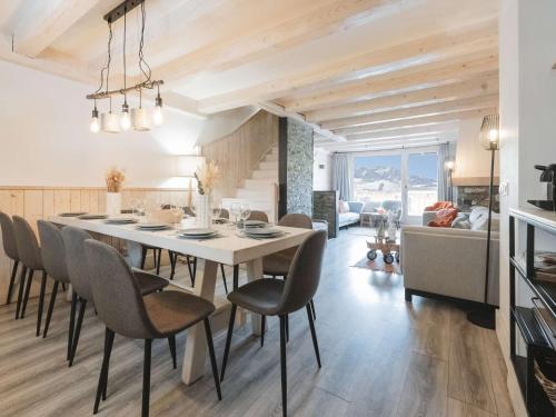 Somptueux chalet 130 m², 11 pers, vue montagnes, cheminée, 5 chambres - FR-1-545-27