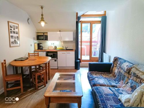 Studio avec balcon au centre de Brides-les-Bains, WiFi et parking