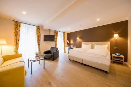 Belvedere Swiss Quality Hotel Room Type - Double Room Deluxe - Garden View with A/C