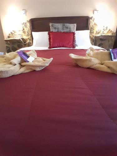 1 queen bed, 2 twin beds
