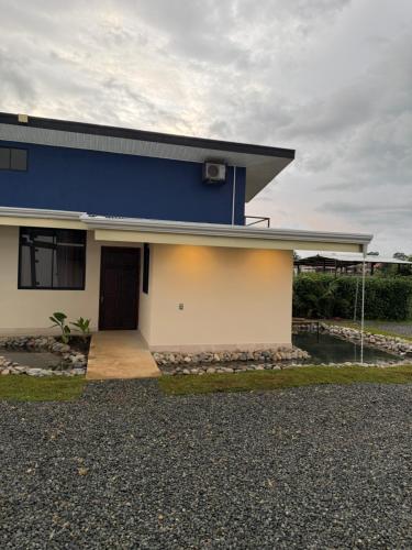 Villa con dos habitaciones - image 5