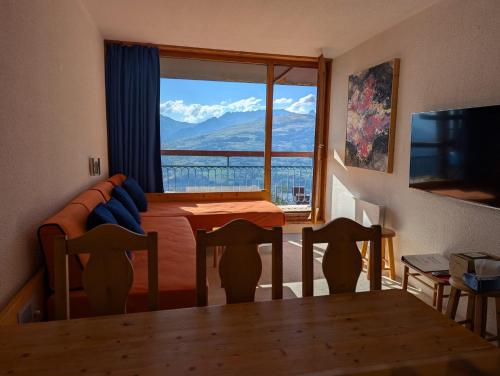Arc 1800, comfortable accommodation sleeps 4 to 6