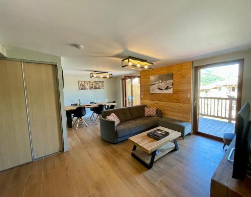 10 couchages, 80m2 de confort et les pistes a 2 pas bienvenue à Varsea