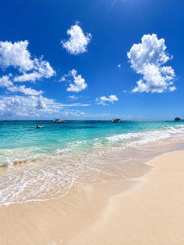 Los Corales 2BR Apartment with Pool - 5-Min Walk to Beach - image 2
