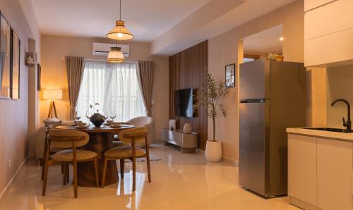 Soho Residence and Apartments by Acacia Living - City Center District 1 - Near Bui Vien - image 2