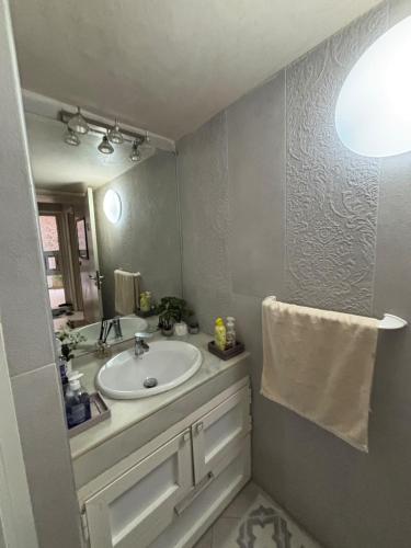 Cozy and comfortable room for female guests only in 벨 아루시