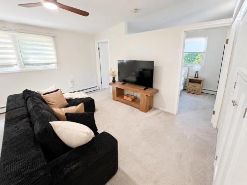 Modern 1BR - 5 Min to Valhalla Train Near NYC in Elmsford