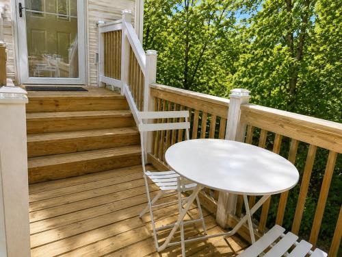 Modern 1BR - 5 Min to Valhalla Train Near NYC in Elmsford