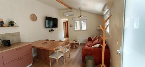 Peaceful 2-Bedroom Garden Apartment