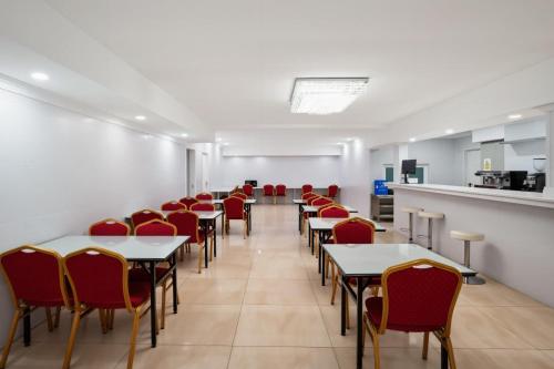 HOTEL AVIACIOn in Valencia Airport